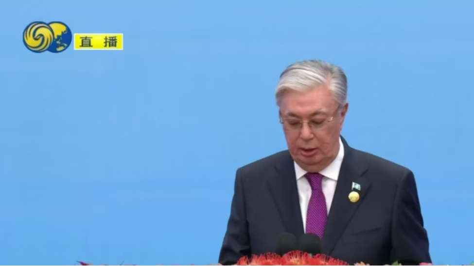 惊艳到了！托卡耶夫演讲以中文开篇