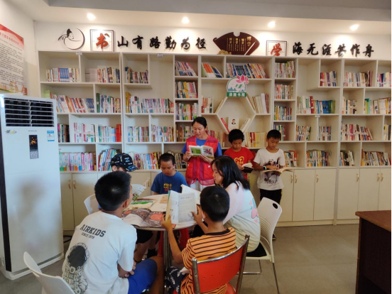 潜经村农家书屋开展“悦读悦美·书香人生”活动