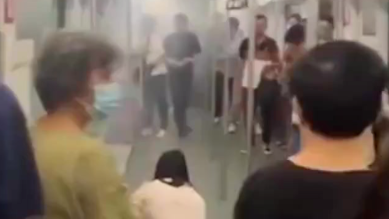广州地铁回应车厢冒烟起火：乘客充电宝自燃引发