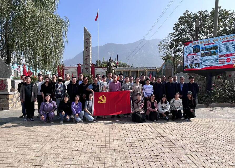 “人民至上”蹚出“蝶变路” —中共济南市委党校(济南行政学院)组织在职研究生班学员开展党性教育活动