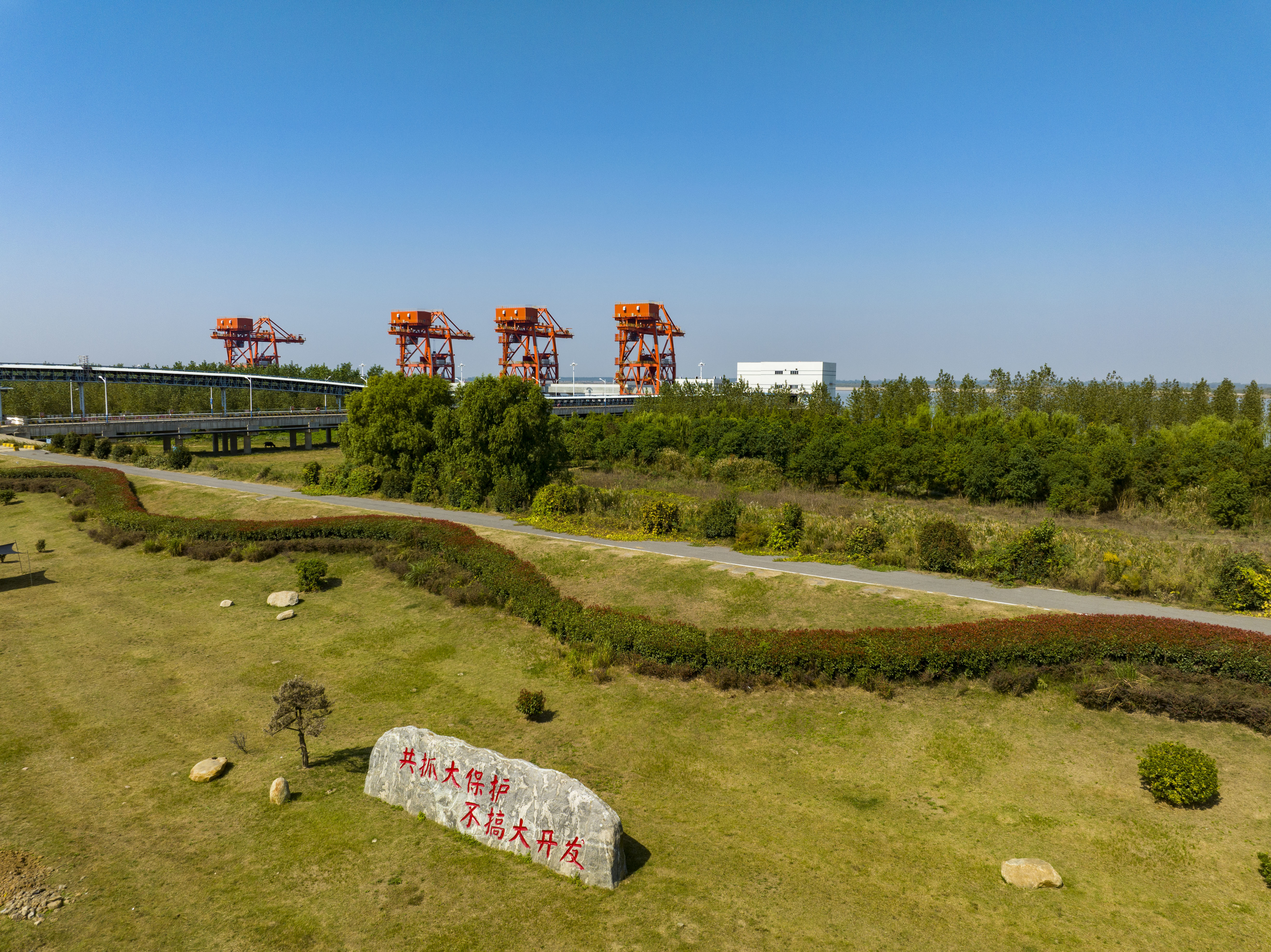 九江湖口县长江岸线景如画图