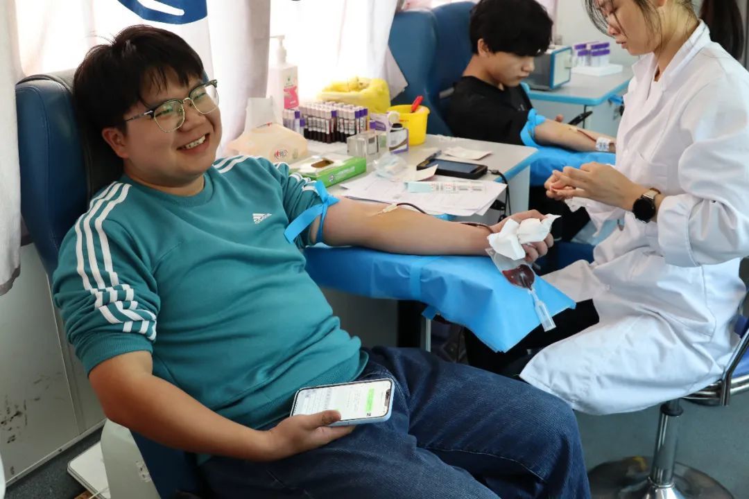 无偿献血联盟活动一直是两校的重要公益活动,展现了当代大学生勇于