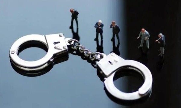 持刀杀人潜逃20年 恶魔竟就藏在邻省凤凰网甘肃_凤凰网