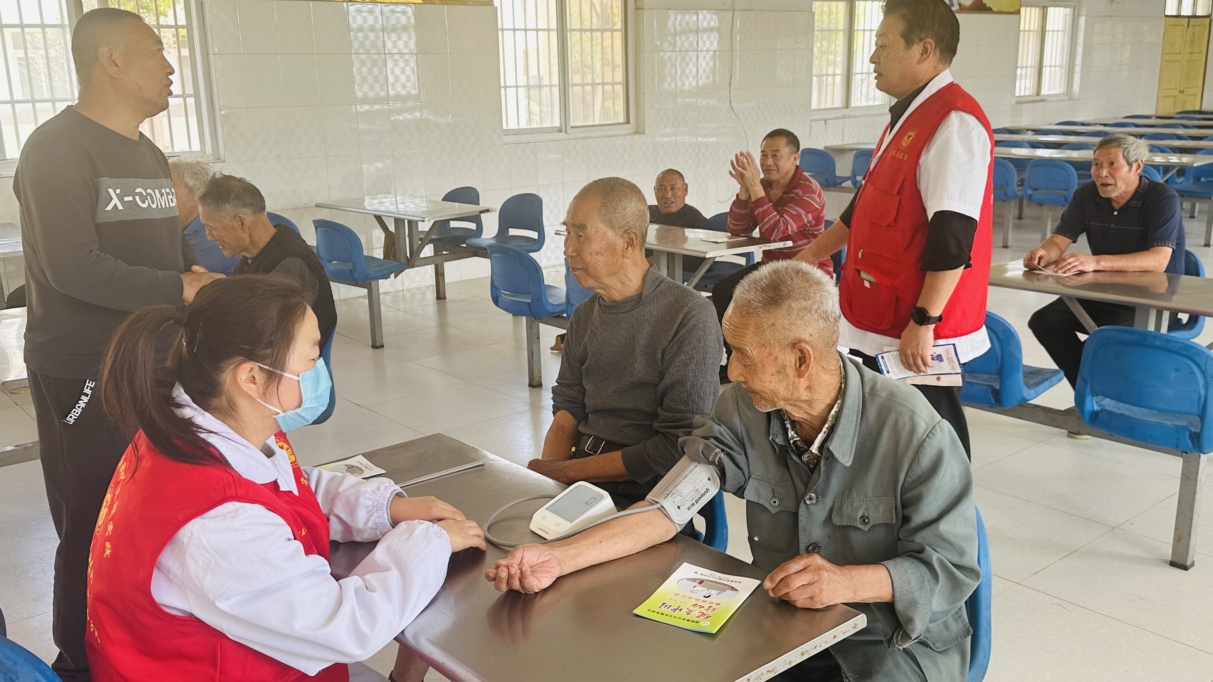 安徽定远吴圩镇开展"重阳义诊暖 敬老情更浓"敬老月志愿服务活动凤凰