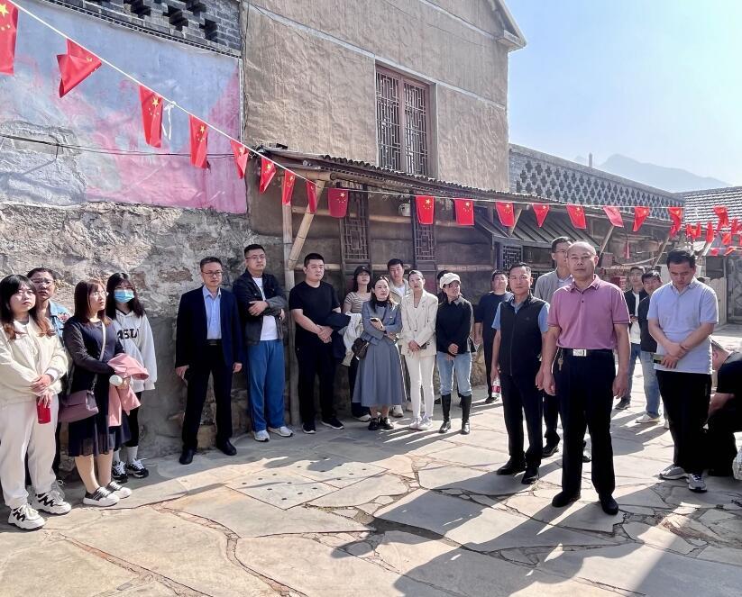 “人民至上”蹚出“蝶变路” —中共济南市委党校(济南行政学院)组织在职研究生班学员开展党性教育活动