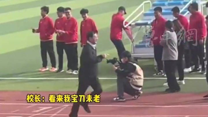 学校职工跑步比赛校长第一，副校长第二