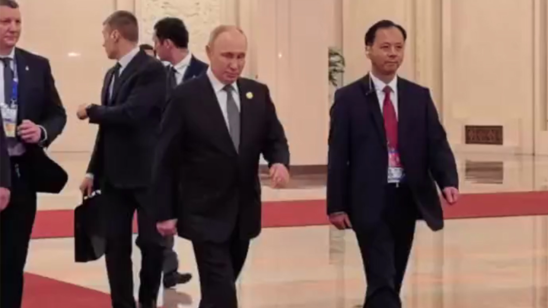 中俄元首会谈结束，普京离开人民大会堂