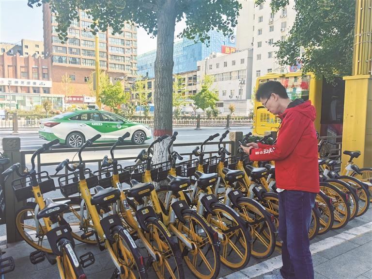 共享单车停放管理智能化水平不断提高　王潇旋　摄