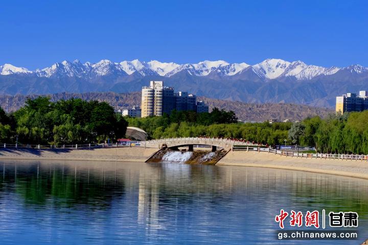 嘉峪关东湖景区湖光山色　肖世强　摄