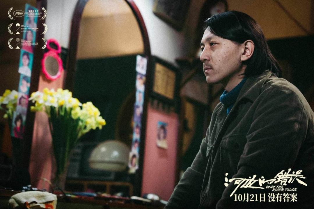 许亮(王健宇 饰)是那个时代中的“异类”