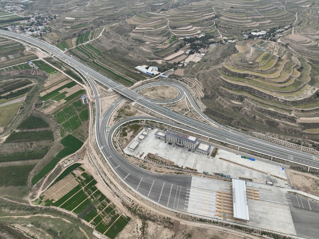 十四五规划公路项目 35211C76AF2EB806DB63926C36ACEDE35E8092F1_size452_w1056_h791.jpg