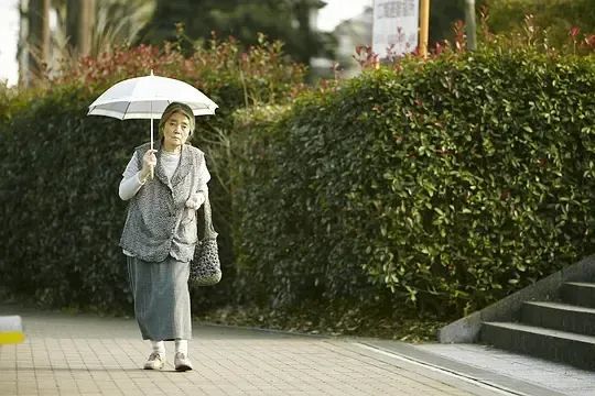 厨房里写作的外婆,在83岁出版了她的第四本书