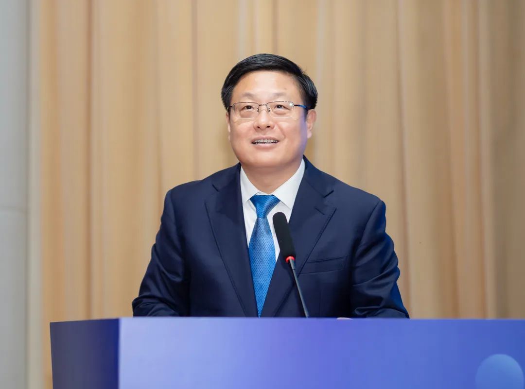 泰州市副市长,医药高新区党工委书记,高港区委书记叶冬华出席活动并