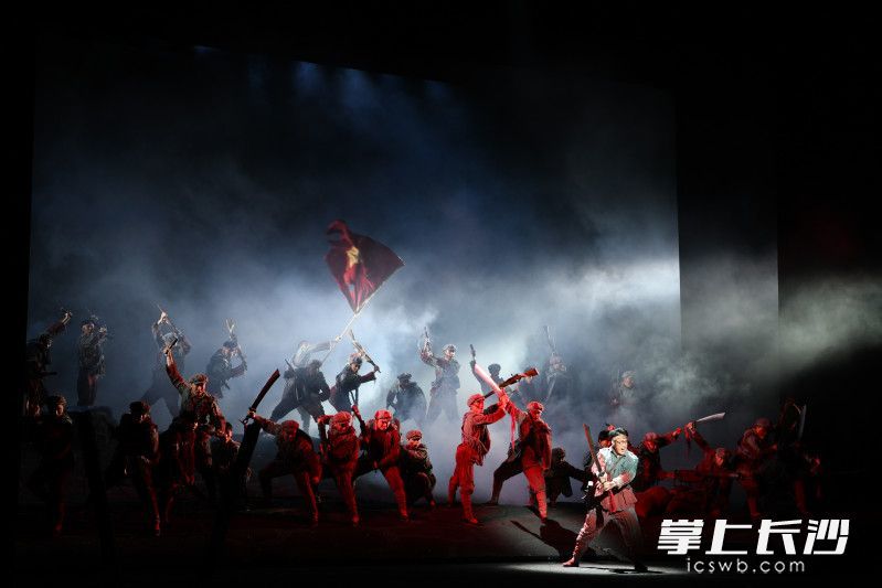 民族歌剧《半条红军被》在赣州大剧院上演。  均为长沙歌舞剧院供图