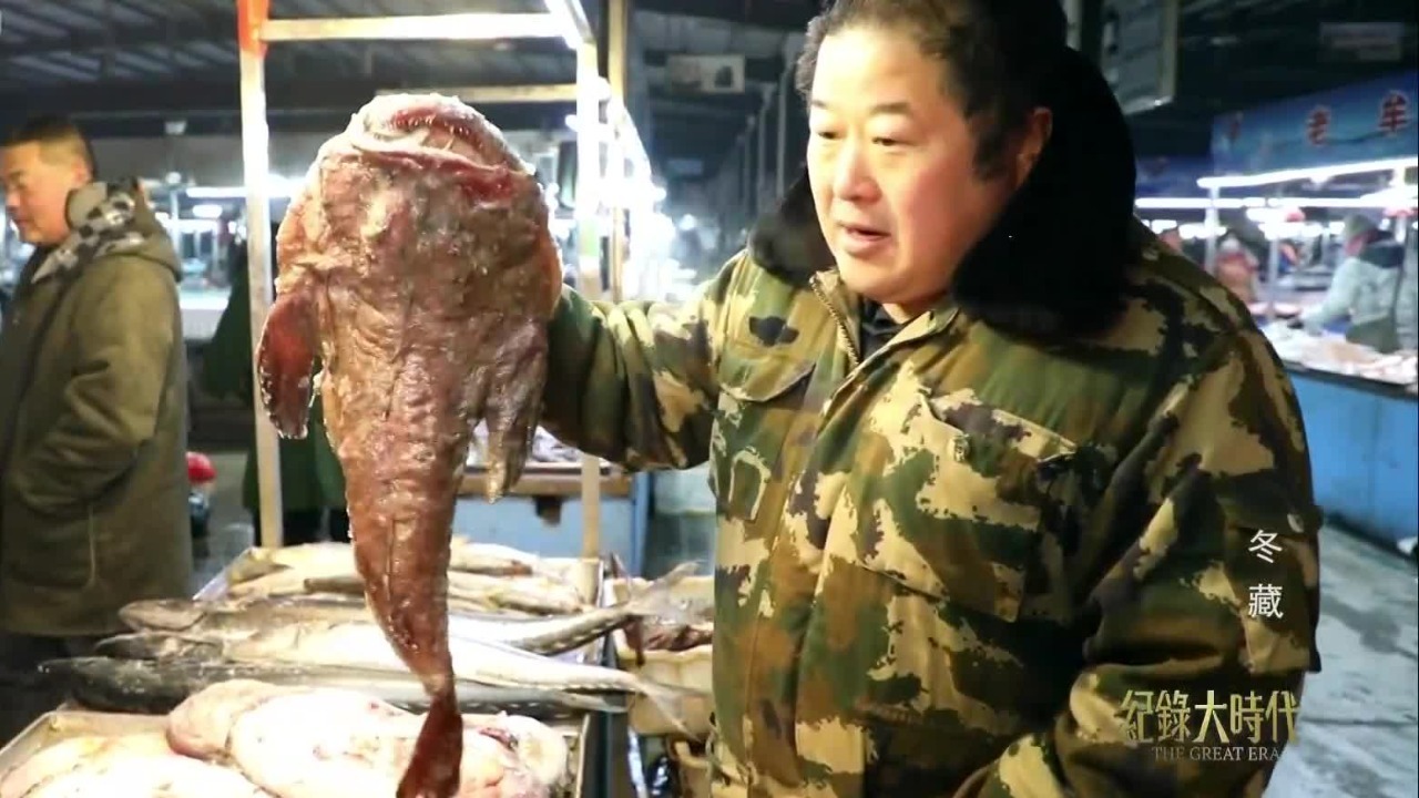 凌晨的海鲜市场，是饭店老板追求海鲜之鲜的战场，岚山味道从这里最先苏醒_凤凰网视频_凤凰网