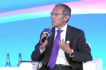 吉尔吉斯斯坦前总理给年轻人的寄语：趁着年轻，尽可能地去尝试、去探索