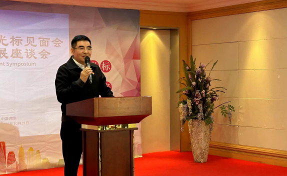 不少台湾青年深受感动,在书法名家,华夏晋道国学院院长刘洪生指导下