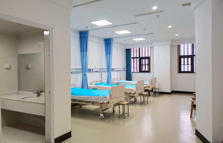 西安市红会医院卫星医院（草滩）用心用情守护群众健康