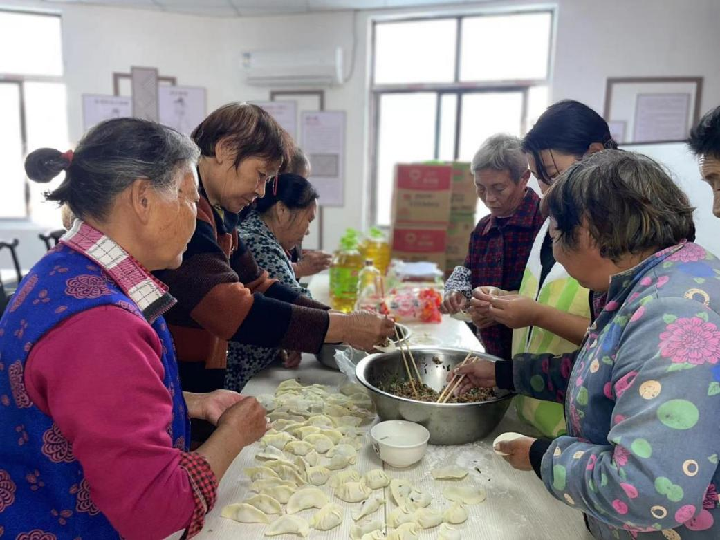南昌县各地开展丰富多彩的重阳节活动