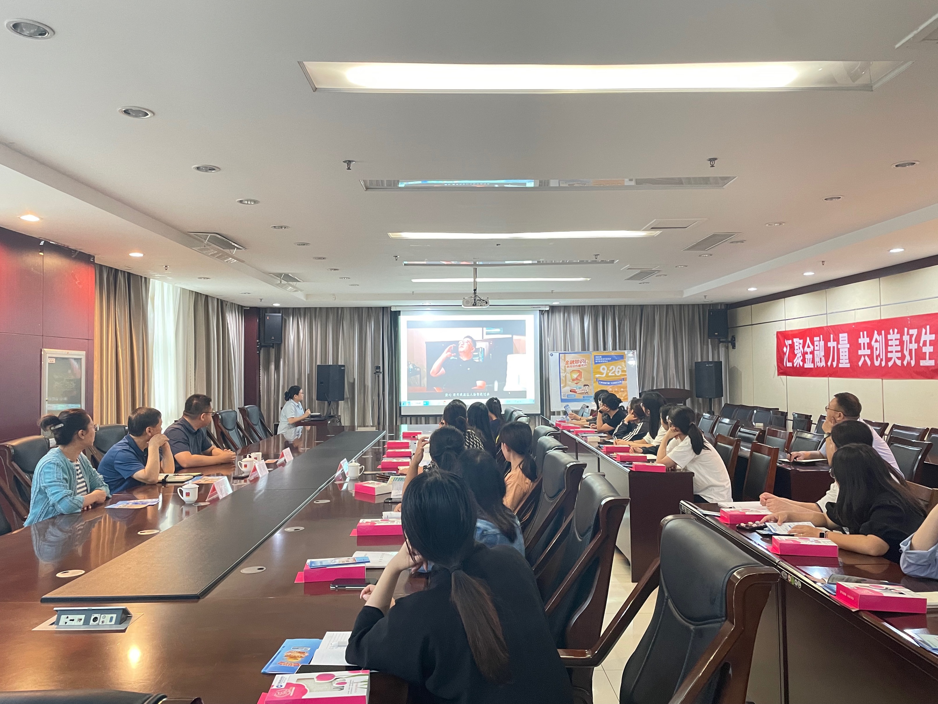 建行山东省分行带着“五心”积极开展“五进入”金融知识教育宣传活动