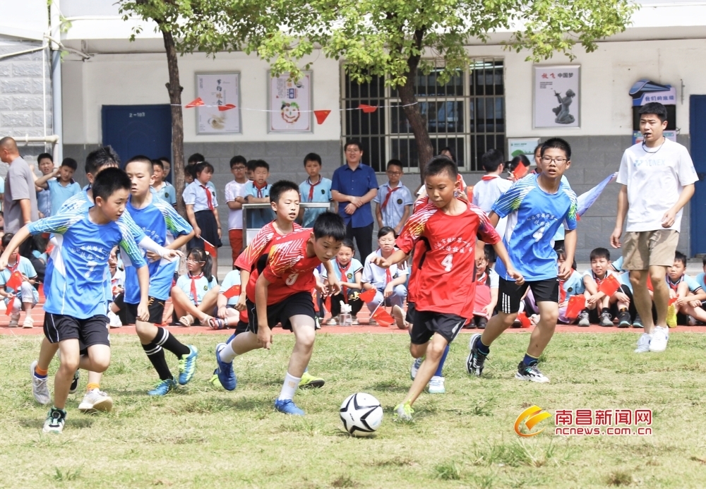 南昌市铁路第一学校教育集团铁路校区开展足球联赛