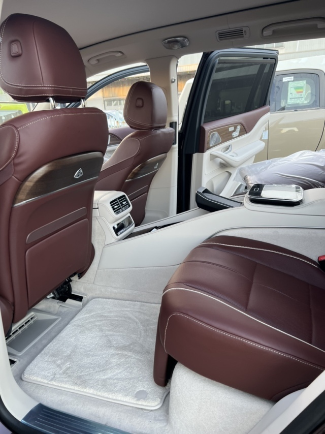 2023款奔驰迈巴赫gls600现车直降30万