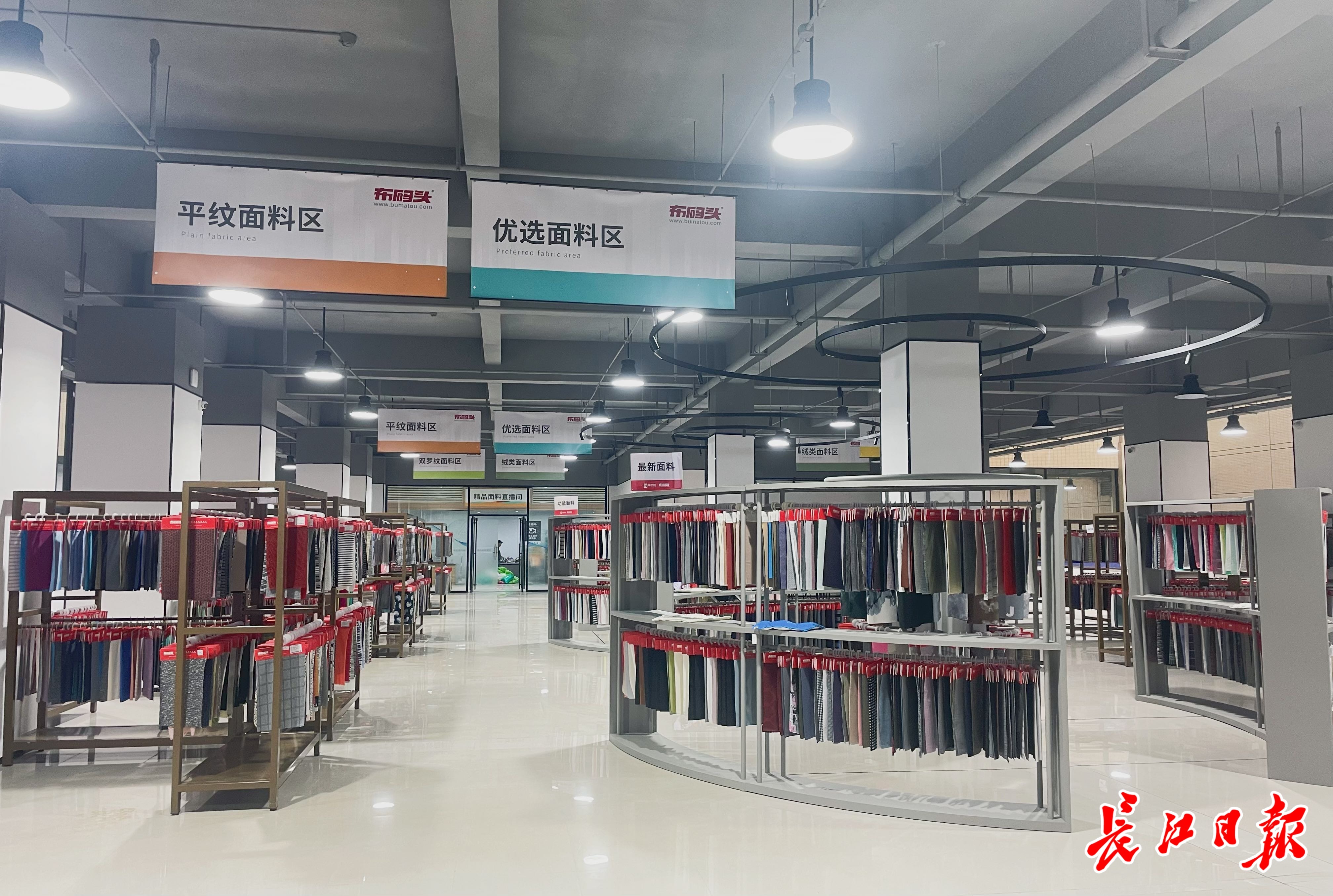 布码头武汉分馆功能分区清晰，环境舒适。长江日报见习记者 刘庆乐 摄