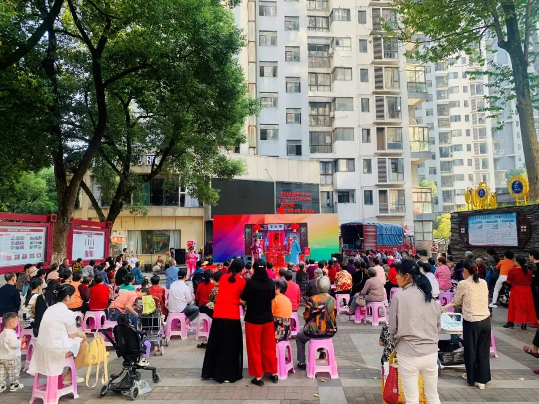 南昌县各地开展丰富多彩的重阳节活动