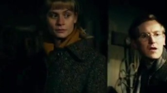 男人想翻修老宅，结果一锤下去竟发现了三具干尸