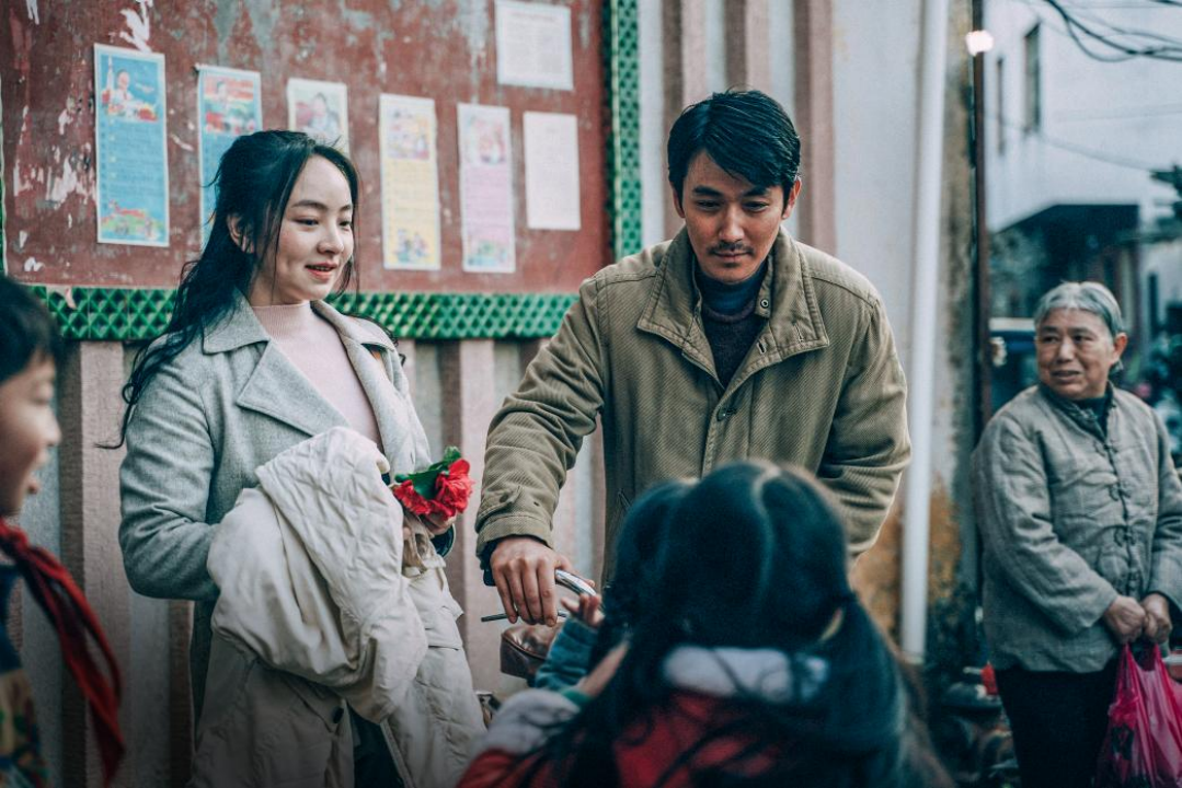 马哲与妻子(曾美慧孜 饰)