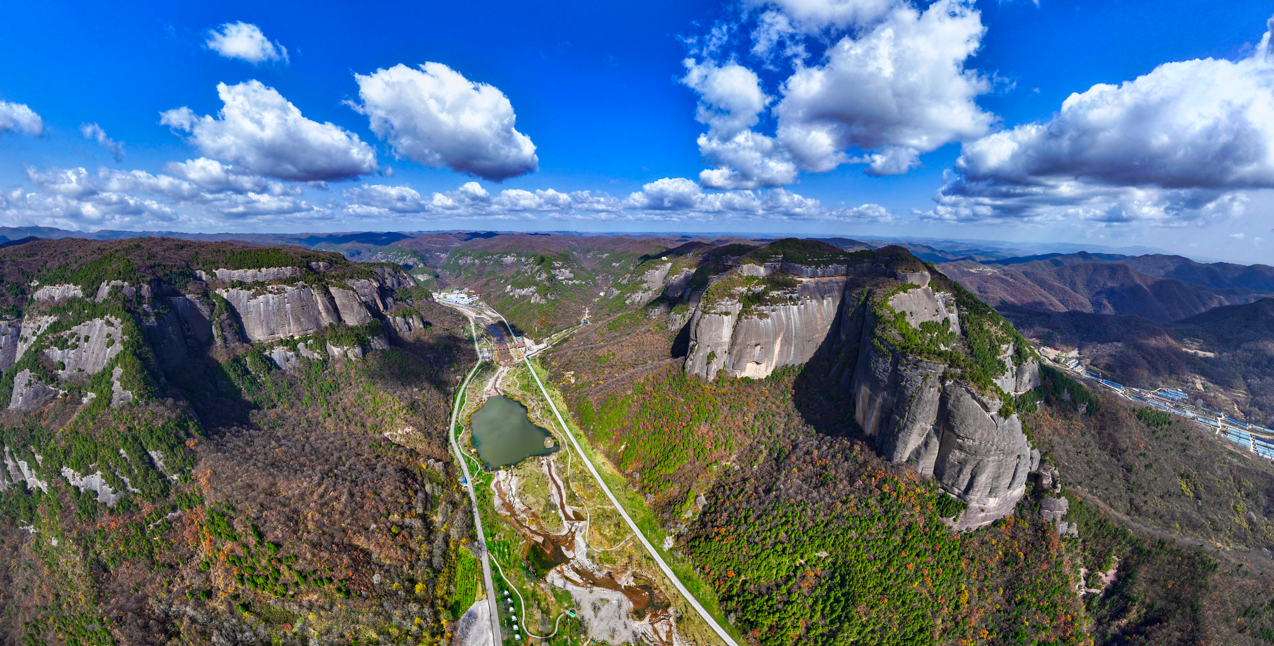 薛家寨革命旧址航拍