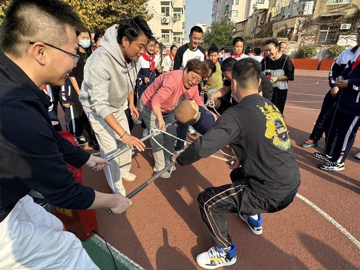 “消防运动”进校园 共筑安全“防火墙”——青岛长阳路小学、登州路街道广饶路社区“消防运动”主题社区运动会