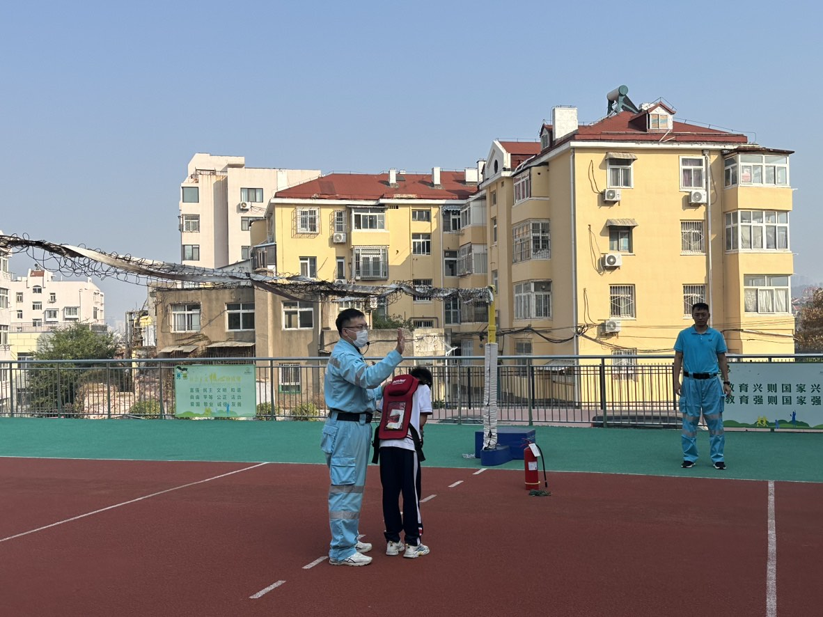 “消防运动”进校园 共筑安全“防火墙”——青岛长阳路小学、登州路街道广饶路社区“消防运动”主题社区运动会