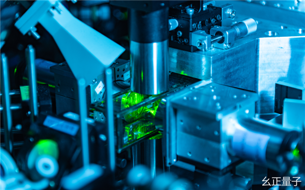 世界最强！中国成功研制离子阱量子计算机原型：稳定囚禁53个离子