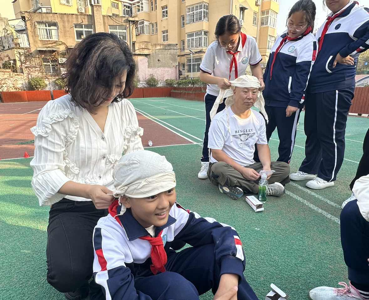 “消防运动”进校园 共筑安全“防火墙”——青岛长阳路小学、登州路街道广饶路社区“消防运动”主题社区运动会