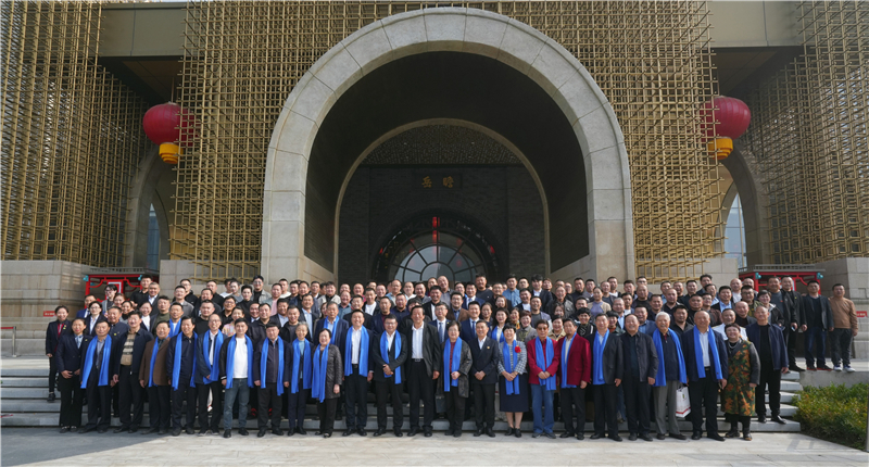 图8：现场合影