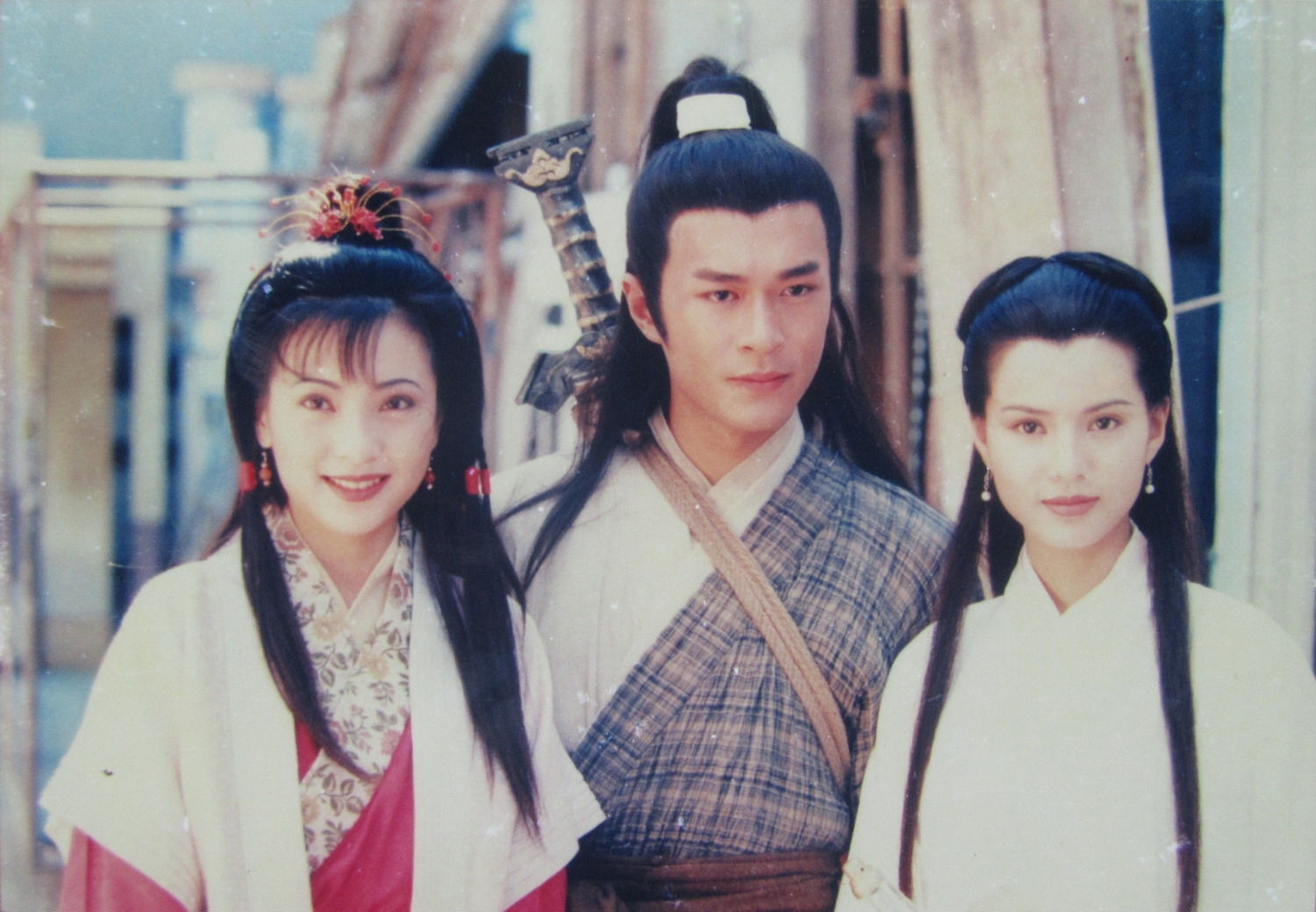 1995版《神雕侠侣 》剧照，左起：郭芙、杨过、小龙女