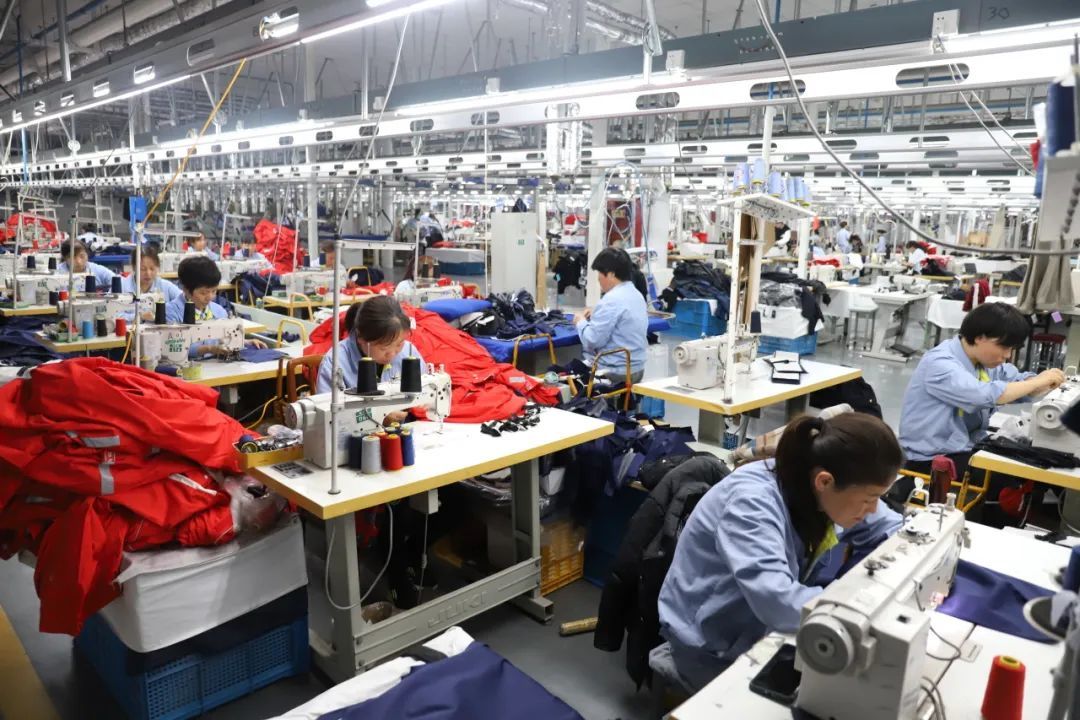 高新区杜克普服装是官方指定唯一服装赞助商!而且在重庆,青岛