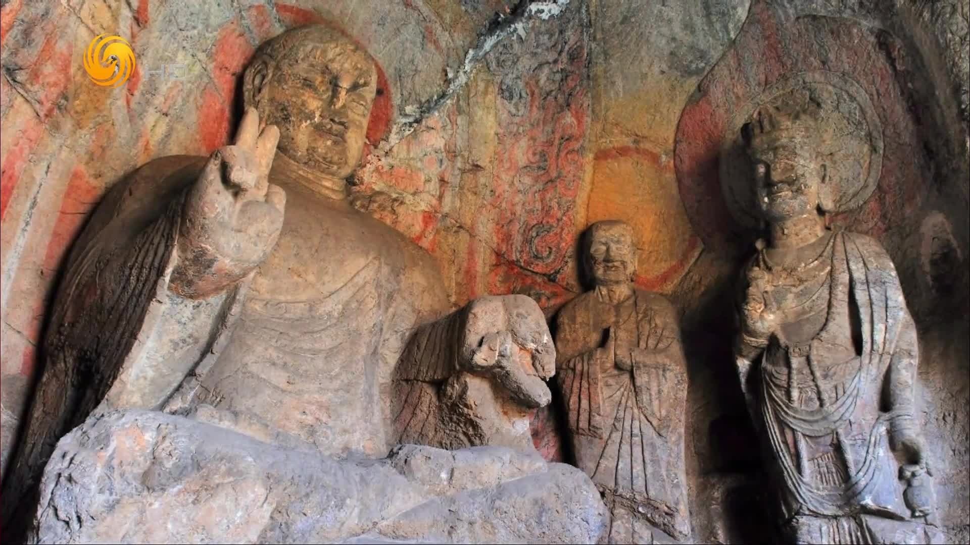 “一个会比耶的千年大叔”，龙门石窟最可爱的网红佛像是如何形成的？