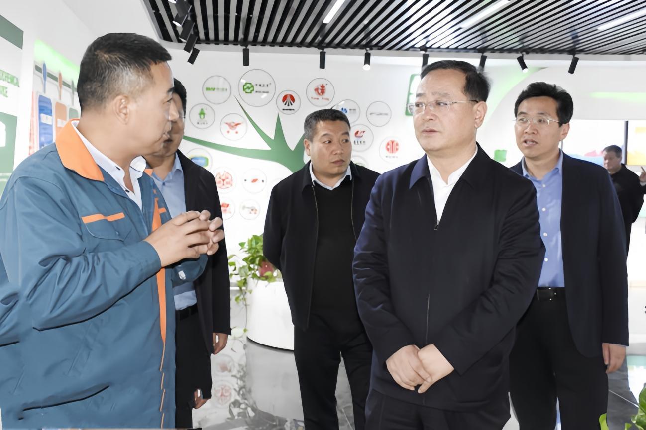 10月30日,三原县委书记赵俊强调研检查三原县大气污染治理工作开展