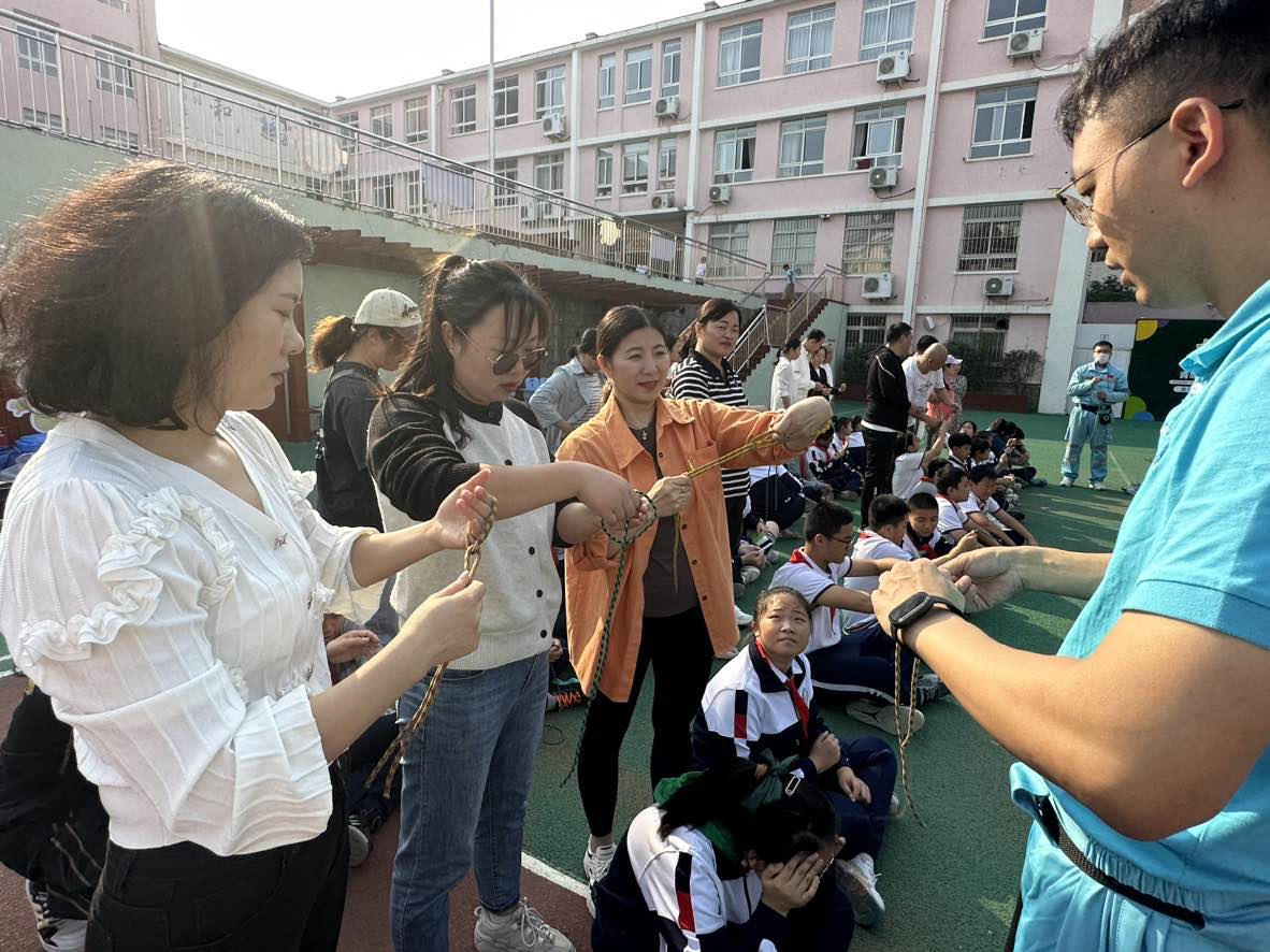 “消防运动”进校园 共筑安全“防火墙”——青岛长阳路小学、登州路街道广饶路社区“消防运动”主题社区运动会