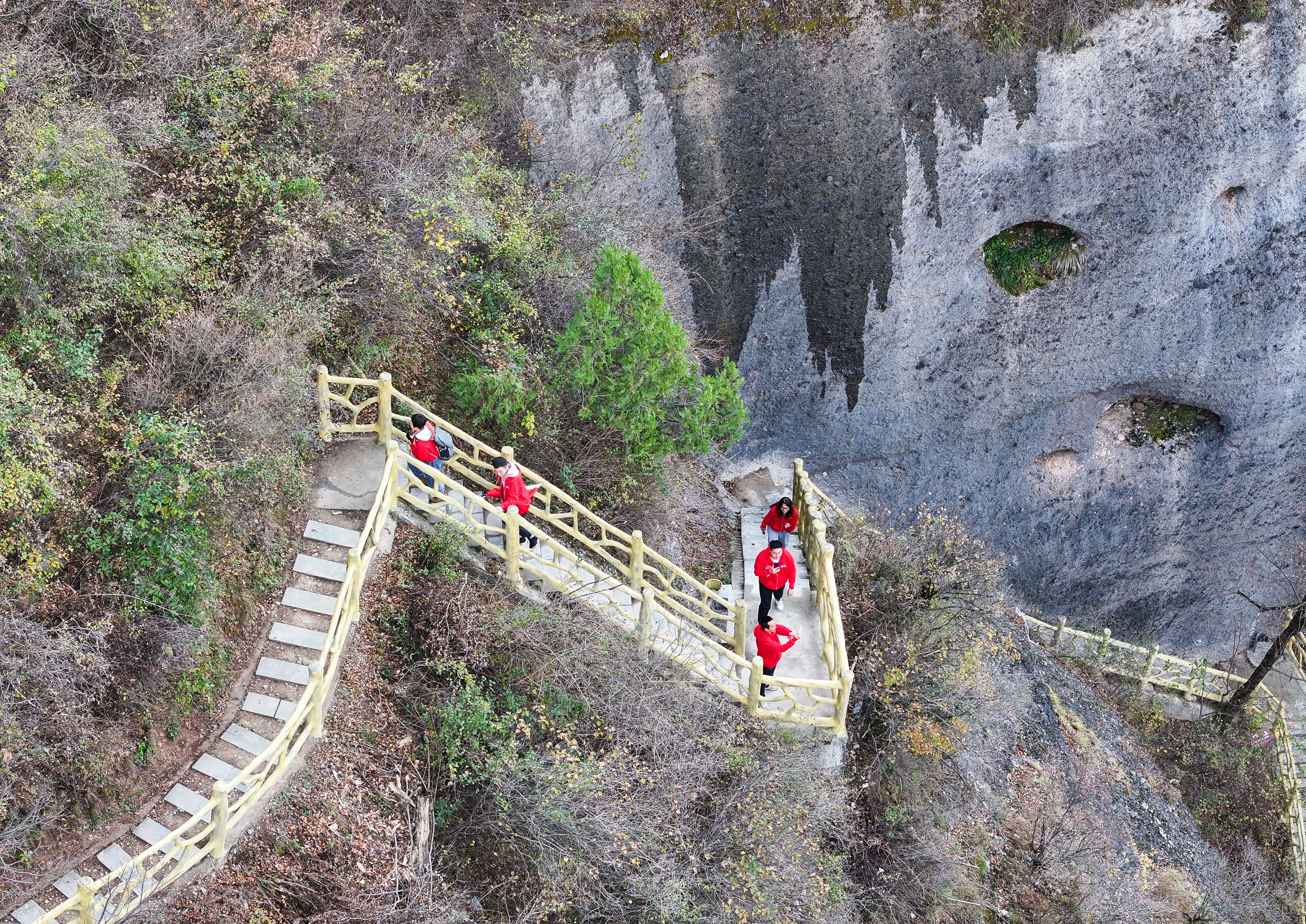 薛家寨地势优越，进可攻，退可守