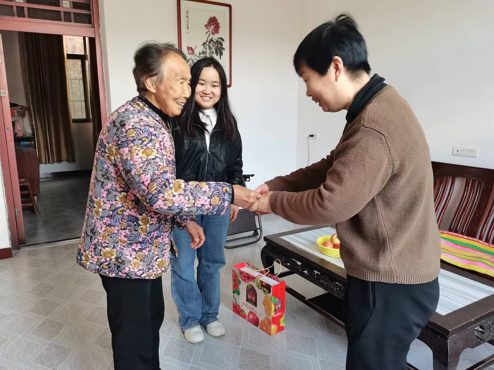 情系老人健康 传递组织关怀——咸阳市生态环境局礼泉分局开展关爱老人慰问活动凤凰网陕西_凤凰网