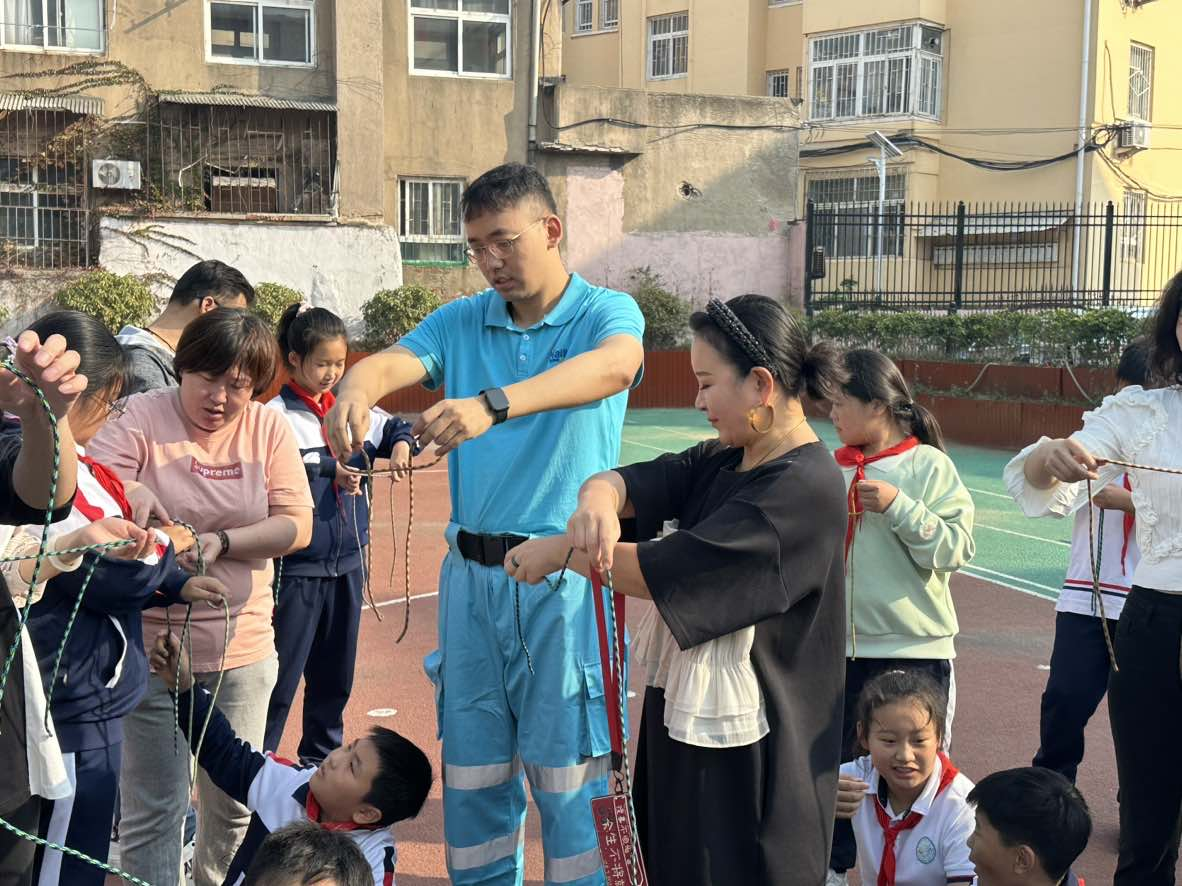 “消防运动”进校园 共筑安全“防火墙”——青岛长阳路小学、登州路街道广饶路社区“消防运动”主题社区运动会