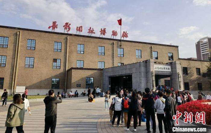 今年的中秋国庆假期，长影旧址博物馆迎来大量游客。长影集团供图