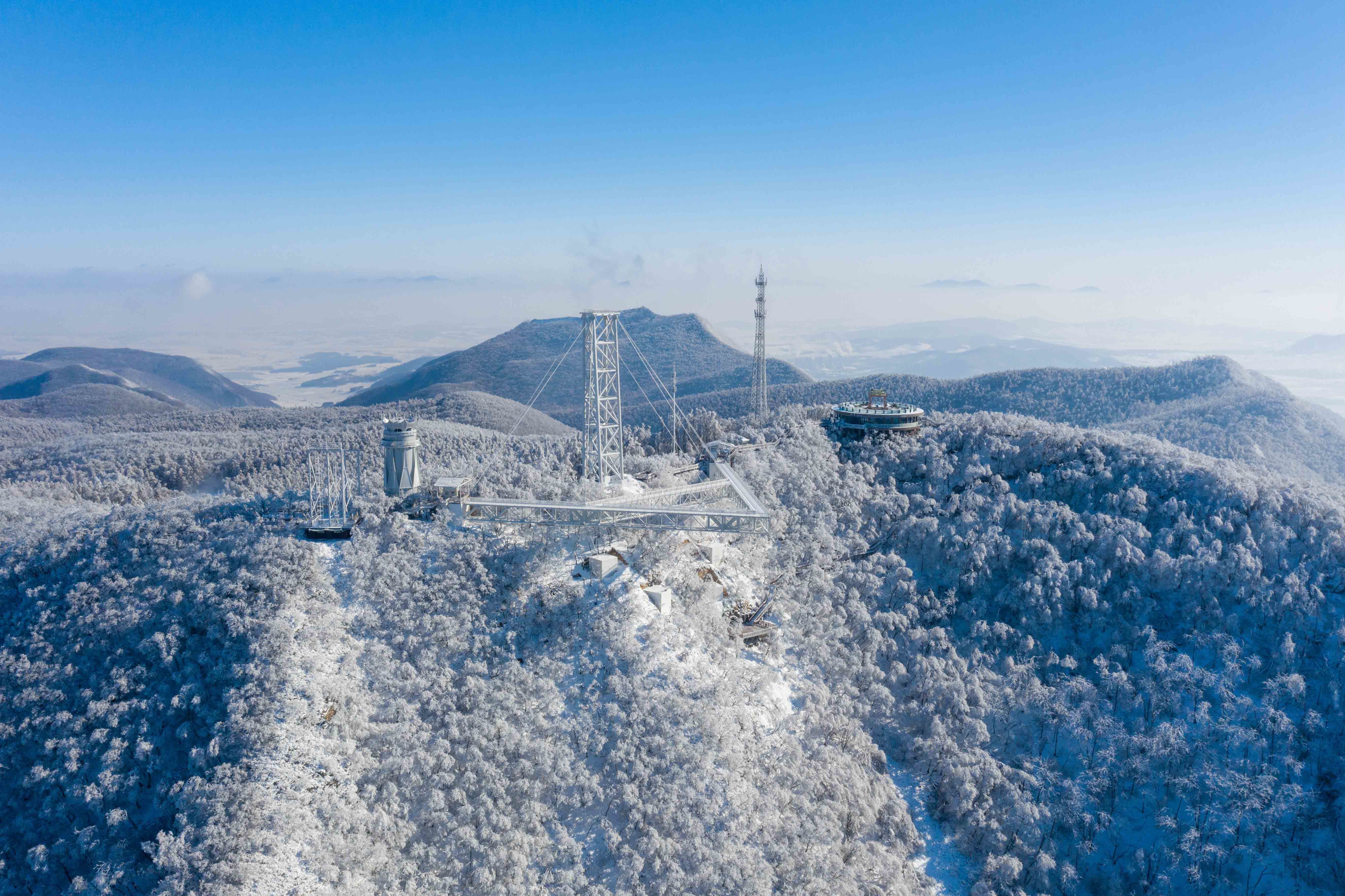 长春新雪季来啦!第一场雪下的神鹿峰,有种泼墨山水之美!凤凰网吉林_凤凰网