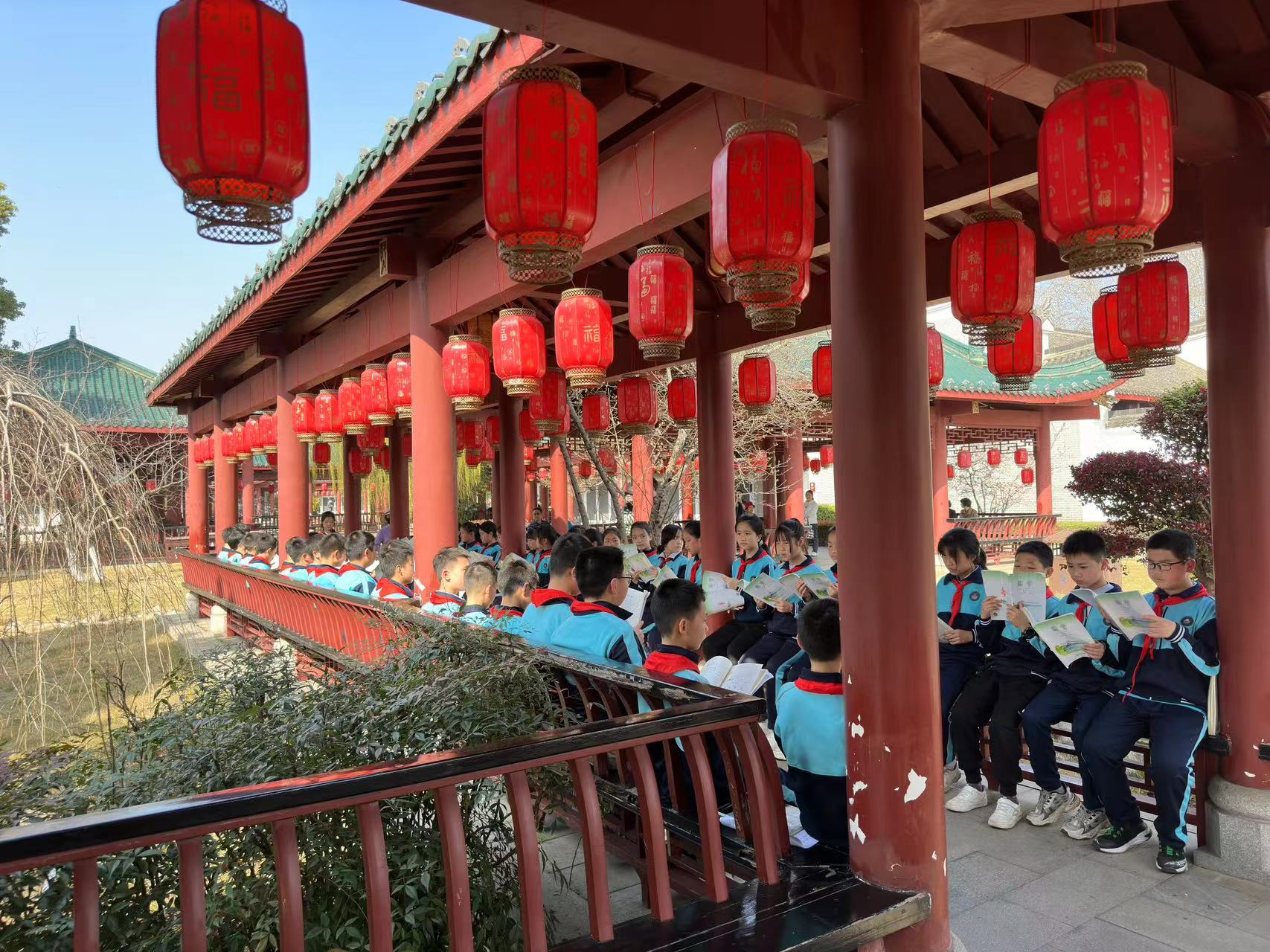 岳阳楼下岳阳楼小学学生书声琅琅