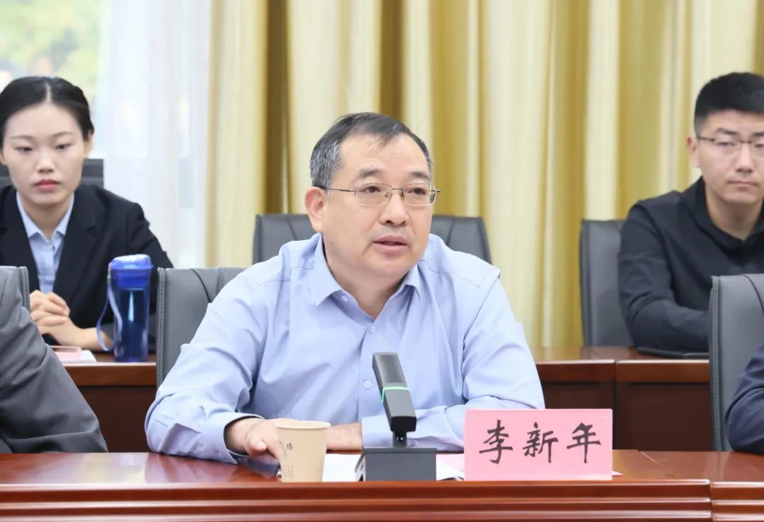 省社科联党组成员、副主席、一级巡视员李新年致辞