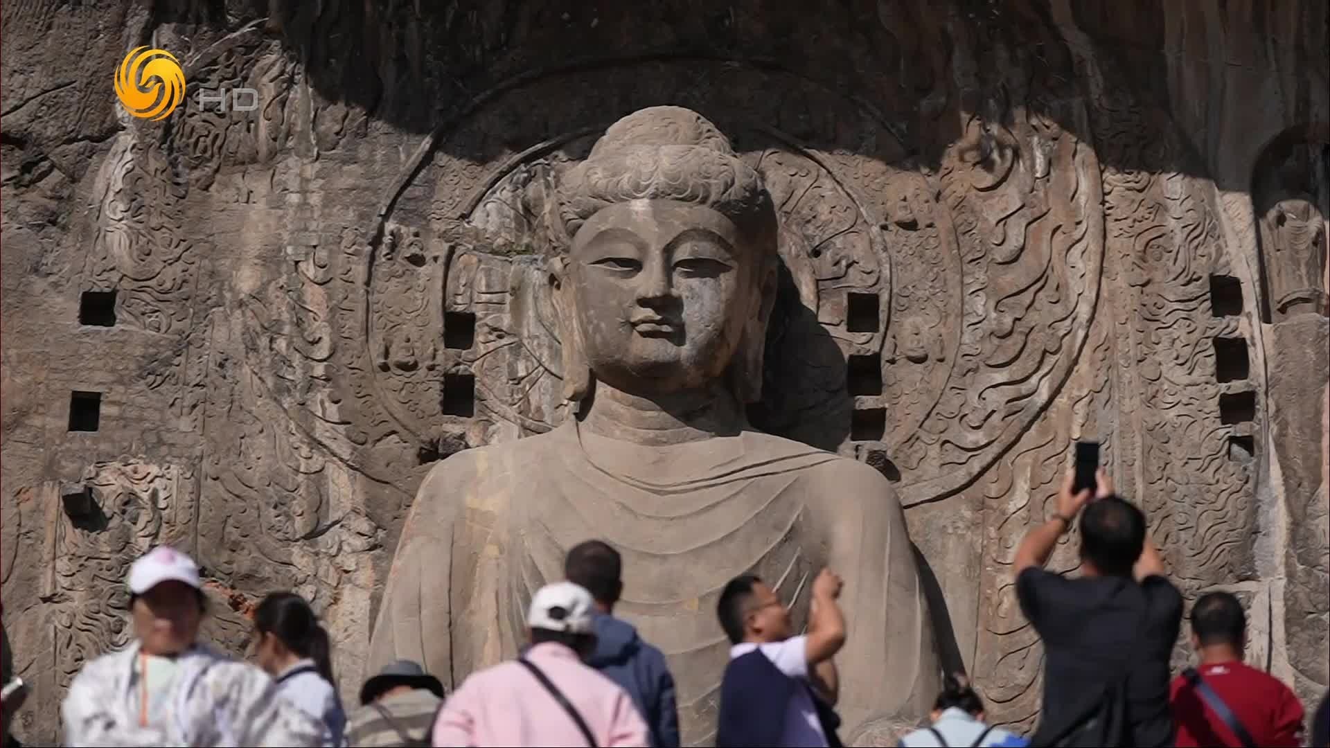 石上佛国，千年传承，洛阳龙门石窟聚集了来自世界各地的旅客