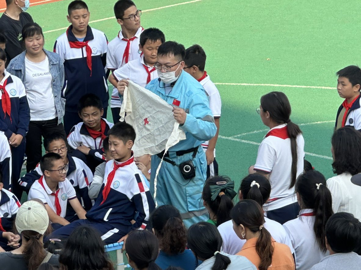 “消防运动”进校园 共筑安全“防火墙”——青岛长阳路小学、登州路街道广饶路社区“消防运动”主题社区运动会